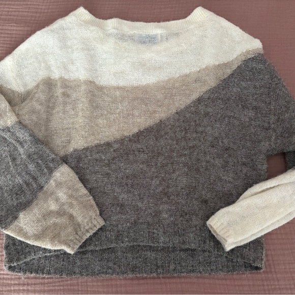 Old Navy Women's Sweater - Cream, Gray, and Tan - Picture 4 of 5